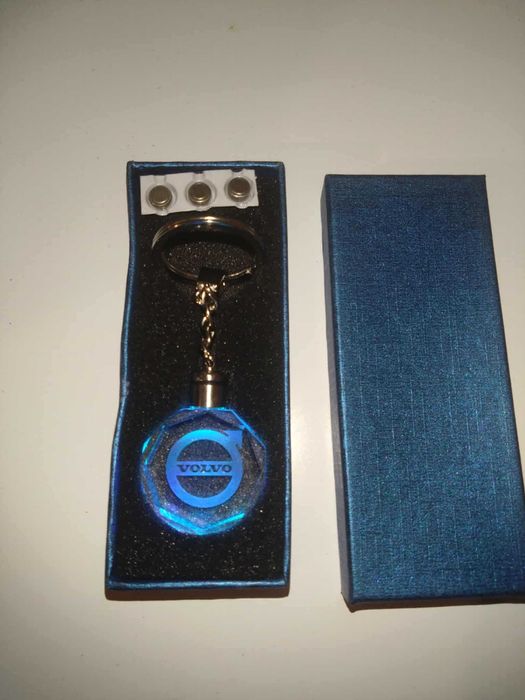 Breloc auto din cristal cu LED - Logo Volvo