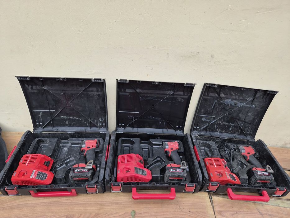 Mașină de insurubat cu impact Milwaukee M18  FID3