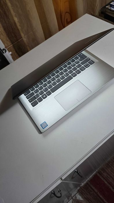 Lenovo slim cu procesor i3 gen 7A