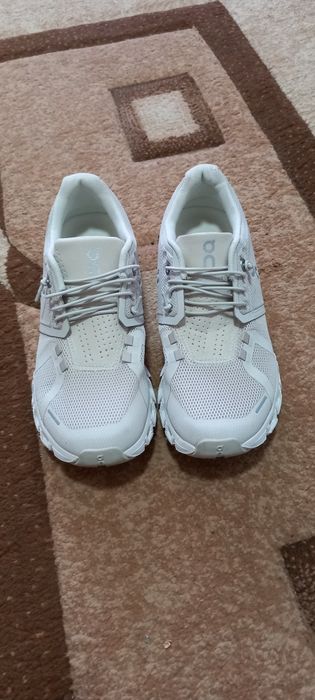 Adidasi On cloud dama