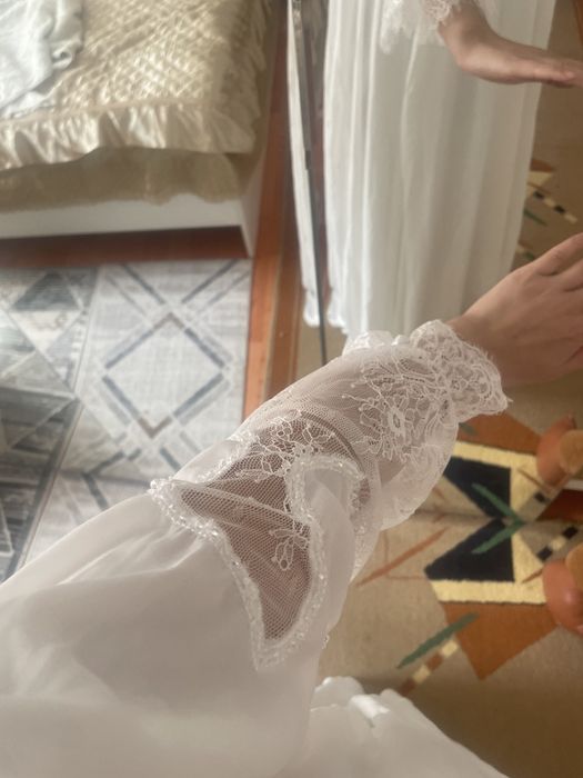 Платье белое! Можно одевать под джакет