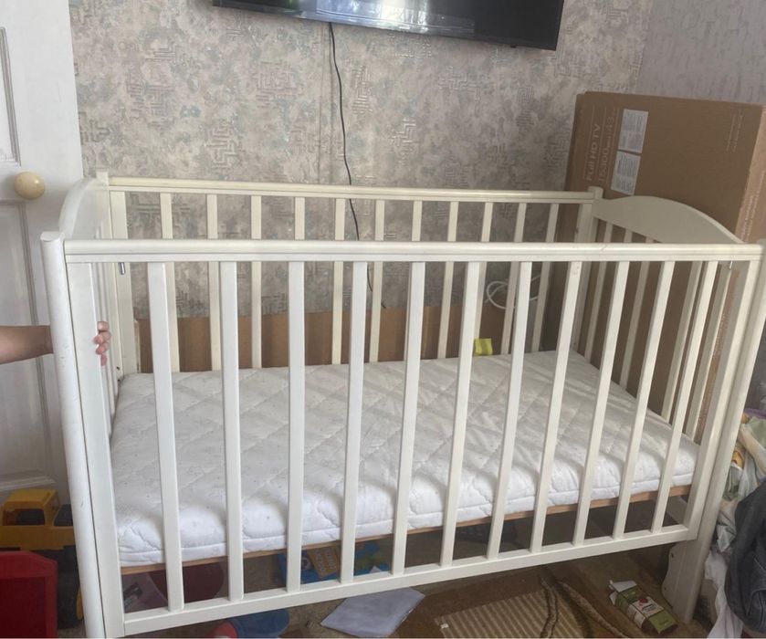 Кровать детская деревянная