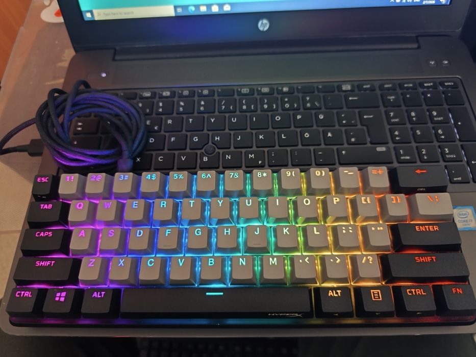 Tastatura mecanica gaming RGB Kingston hyperX Alloy 60 compactă