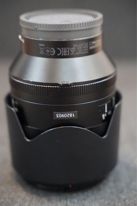 СРОЧНО ПРОДАМ Sony a7 3  , есть объектив, клетка