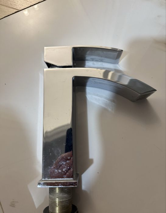 Сместители  для душа , кухни