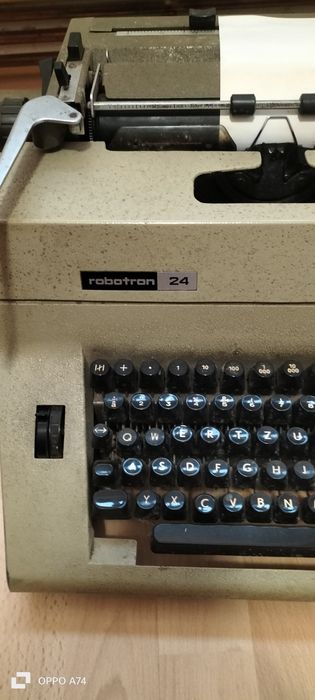 Mașină de scris Robotron 24.