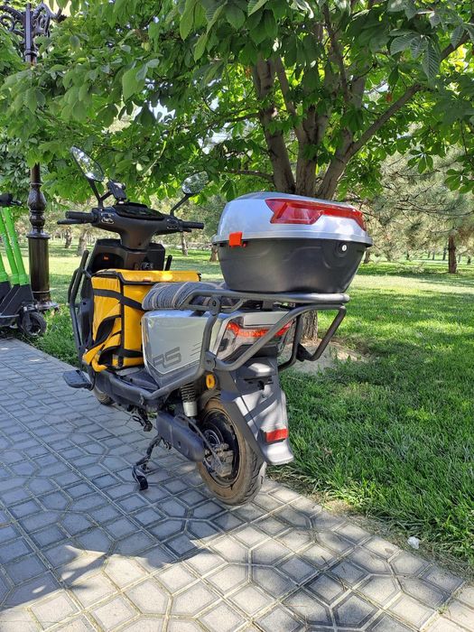 Skuter sotiladi  tezligi 80 ga chiqadi bir zaryadi 100 kmga yetadi