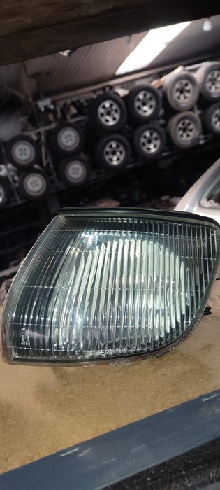 Поворотник Mitsubishi Delica булка