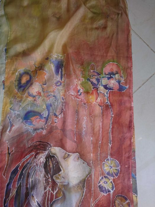 Шал, рисуван върху коприна със специални  бои. дърво на живота. любов