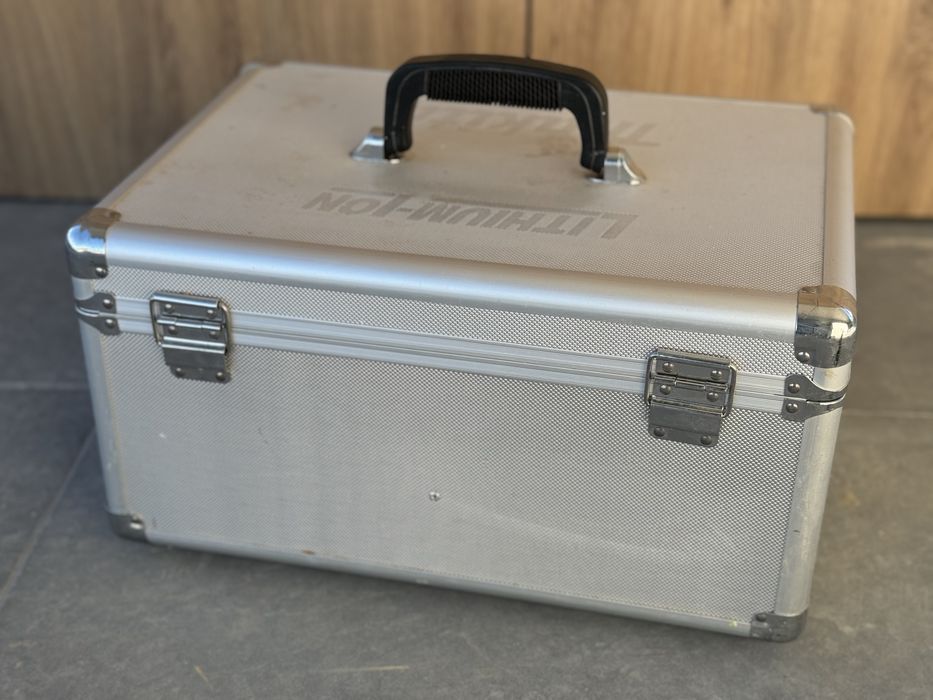 Cutie metalica transport Makita