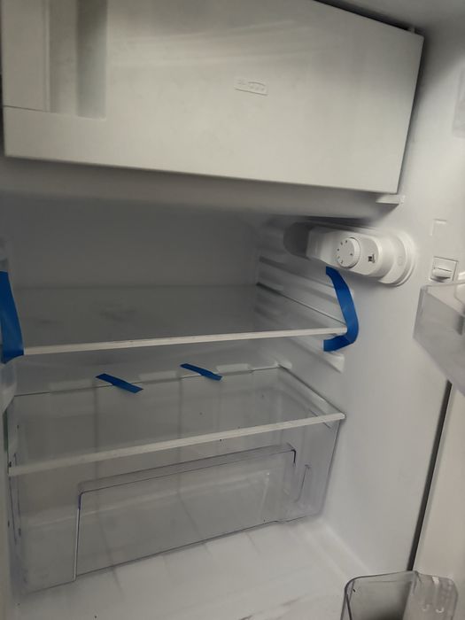 Продавам хладилник, употребяван два месеца