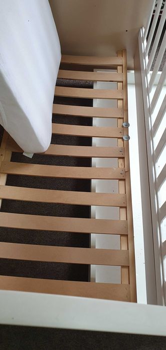 Patut din lemn cu saltea