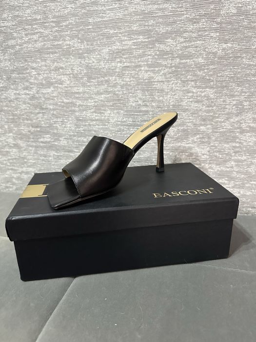 Продам шлёпки на каблуке.