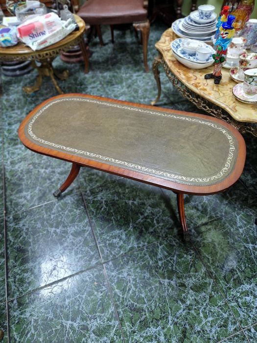 Страхотна антикварна английска холна маса