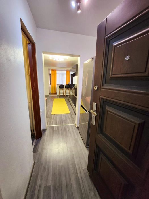 Inchiriere garsoniera zona Craiovei cu loc de parcare
