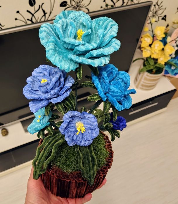 Ghiveci decorativ din sârmă plușată