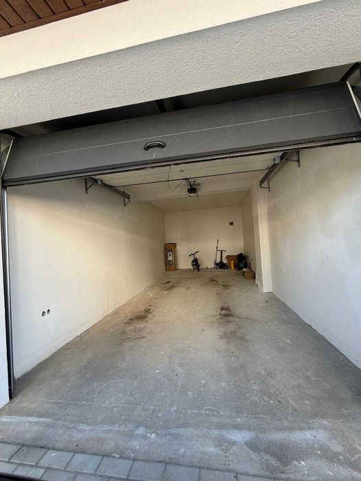 Garaj mare 25,7 m² de închiriat – apă + curent – construcție nouă