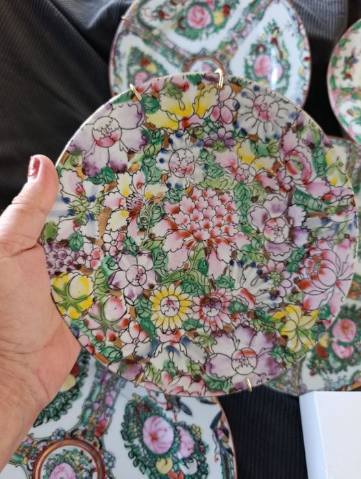 Колекция от 11 декоративни китайски порцеланови чинии – Rose Medallion China ръчно рисувани