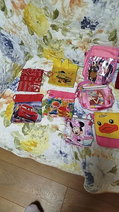 Продавам ученически раници и чантички