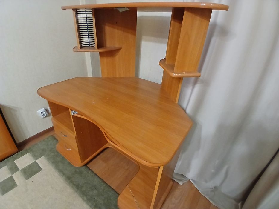 Компьютерный стол