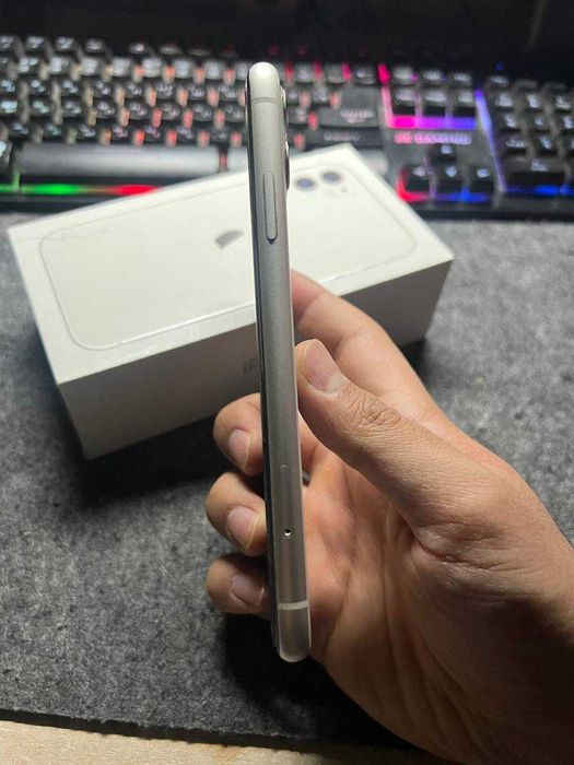 Продаю Iphone 11 LL/A в идеальном состоянии Срочно!