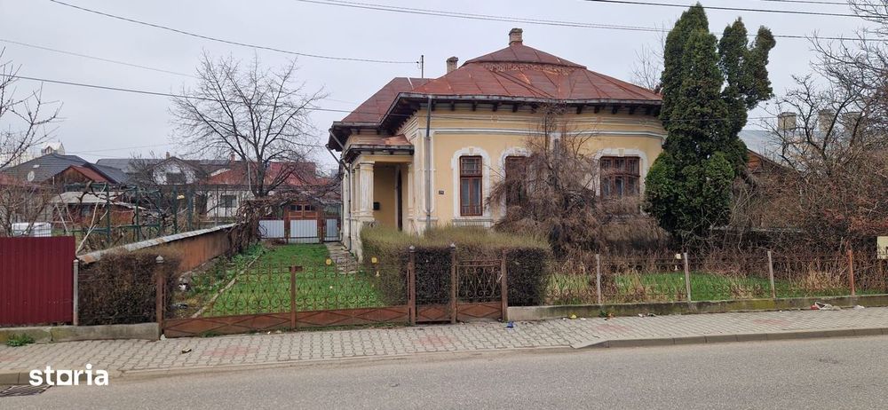 Vand casa in zona centrala  Falticeni