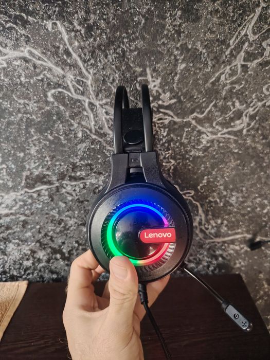 Наушники Lenovo.