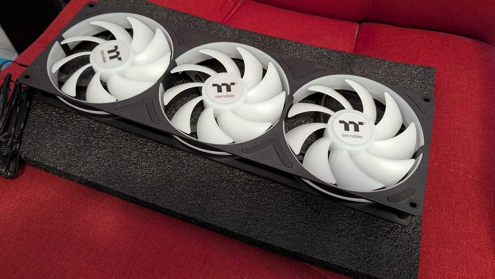 Ventilatoare noi Thermaltake TH360 v3 ultra ARGB