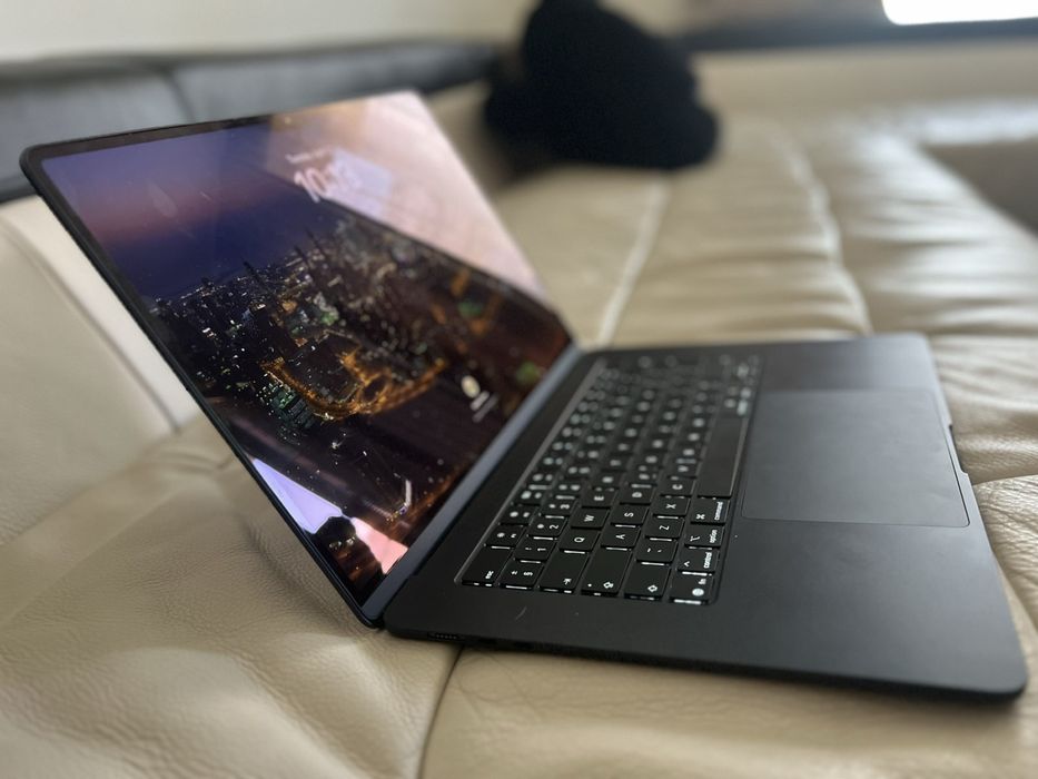MacBook Air 15" с M4 чип | 16GB 256GB SSD - С ГАРАНЦИЯ 1 ГОДИНА