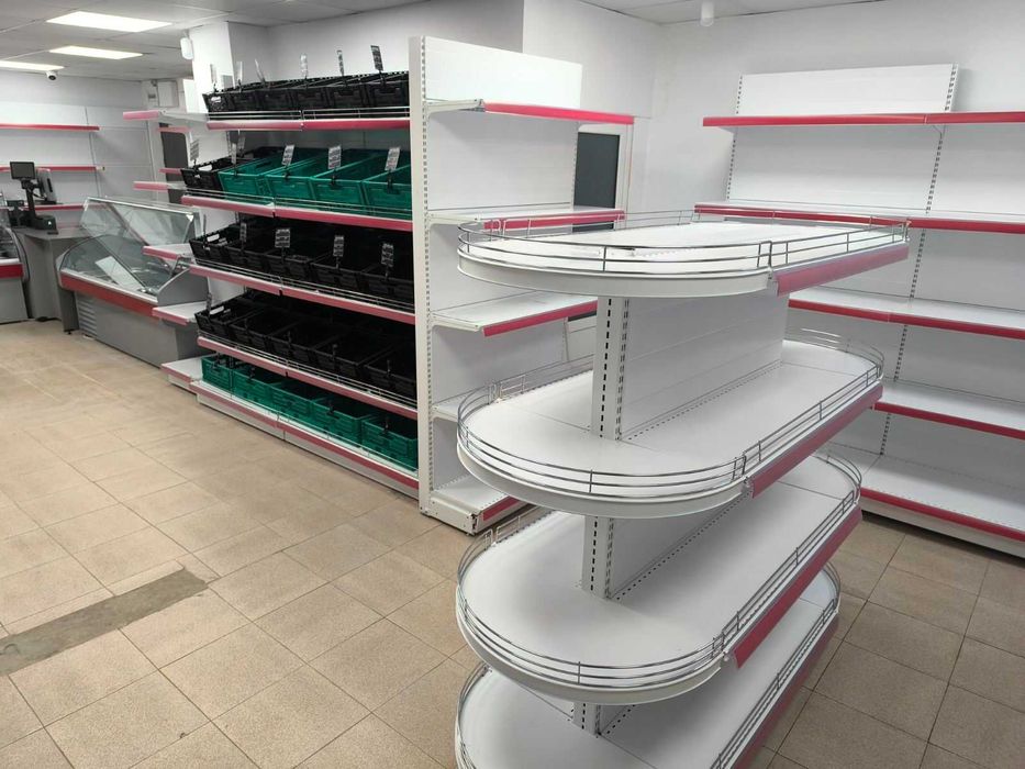 Двустранен островен стелаж метален с овални рафтове за магазини НОВ