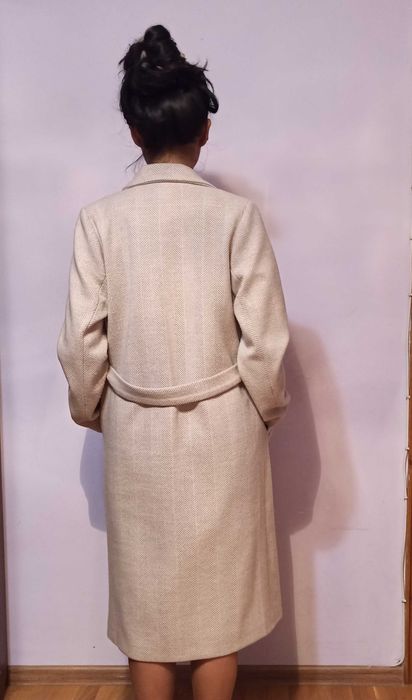Бежевое стильное пальто