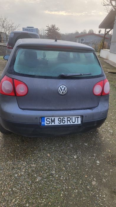 Vand Golf 5 motor 1.9 dizel preț 2.000€ negociabil