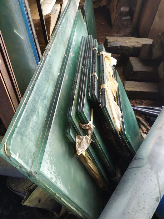 Стекло толстостенное.