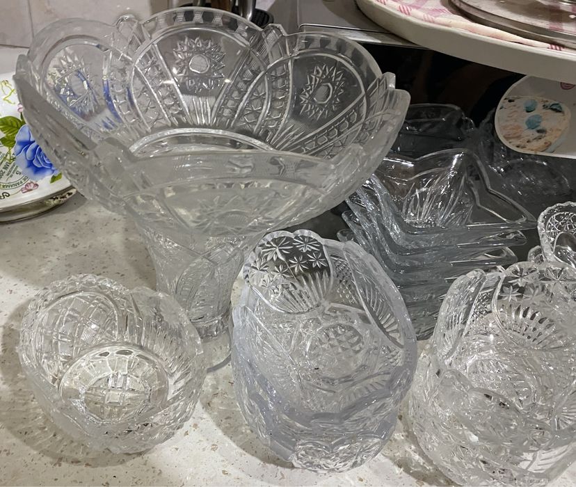 xrustalniy idishlar srochna sotiladi!!