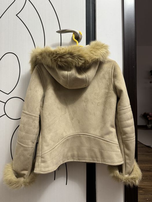 Geaca crem cu blanita artificiala