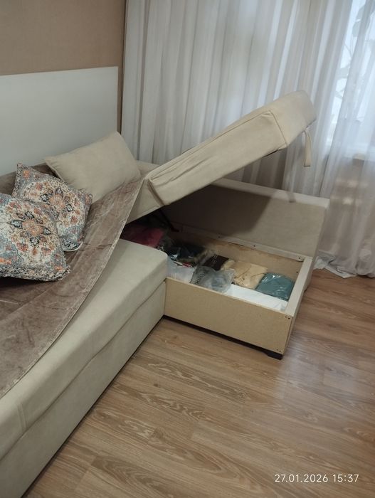 Продаю диван уголок.