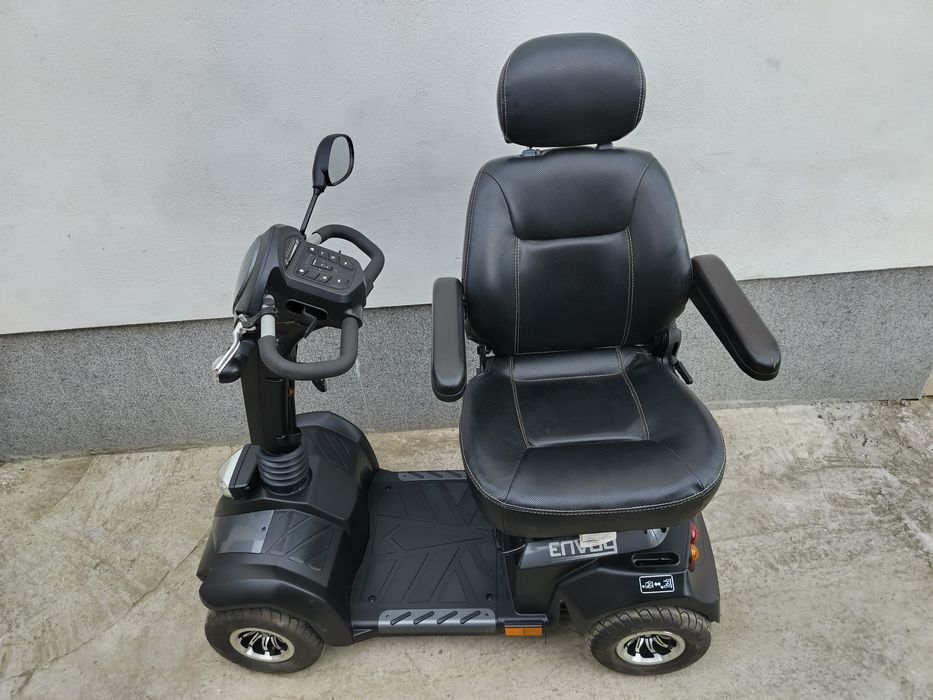 Cărucior scuter electric persoane cu dizabilități
