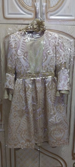 Kelinlar ansambili juda chiroyli turadi