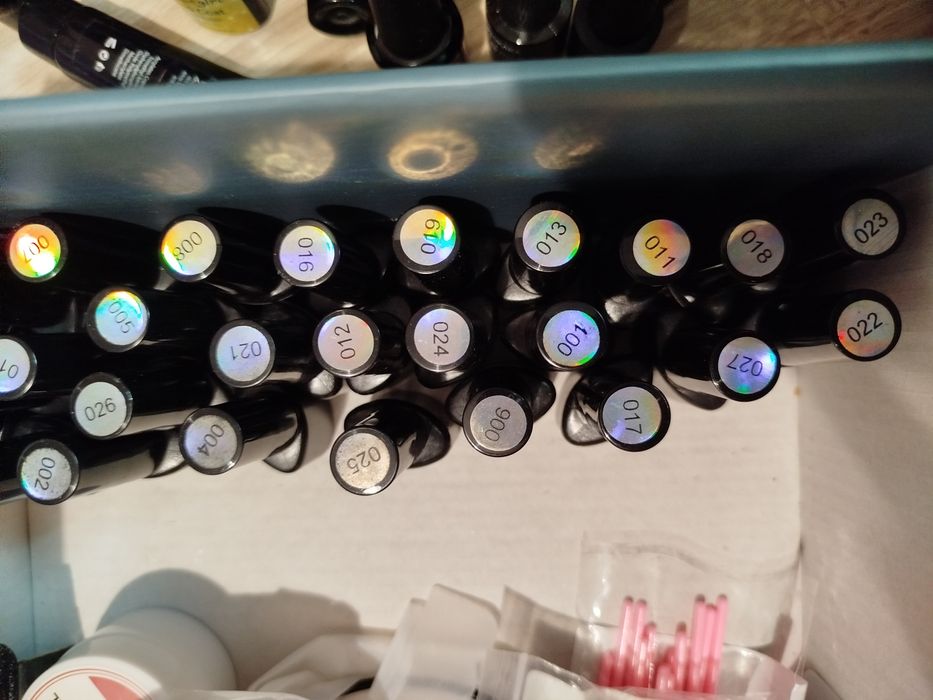 Комплект за маникюр - лакове, лампи, пила