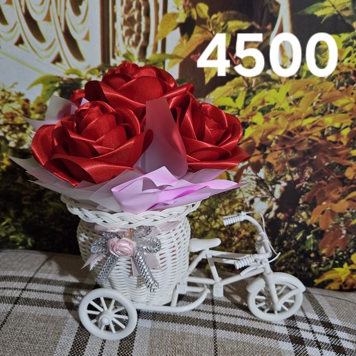 Продам Розы  из атласных лент