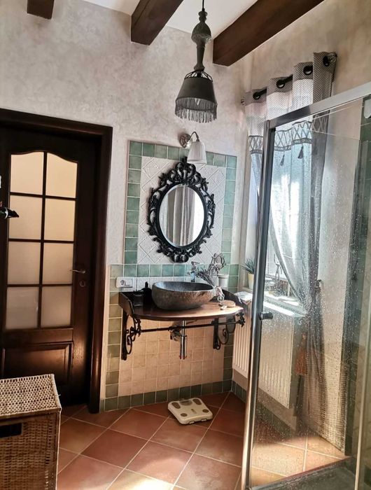 Închiriez sau vând  vila Focsani