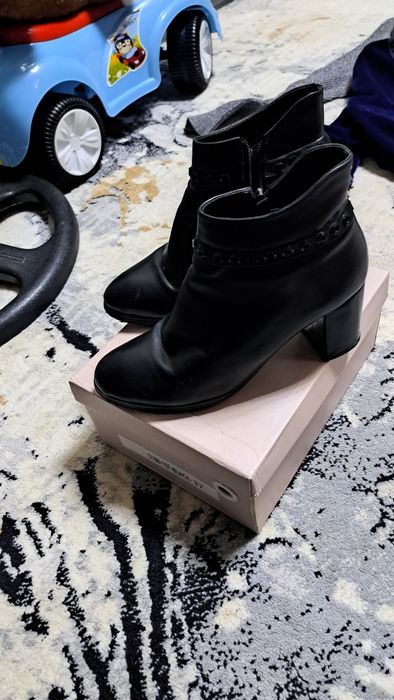 Qora saposhka sotiladi