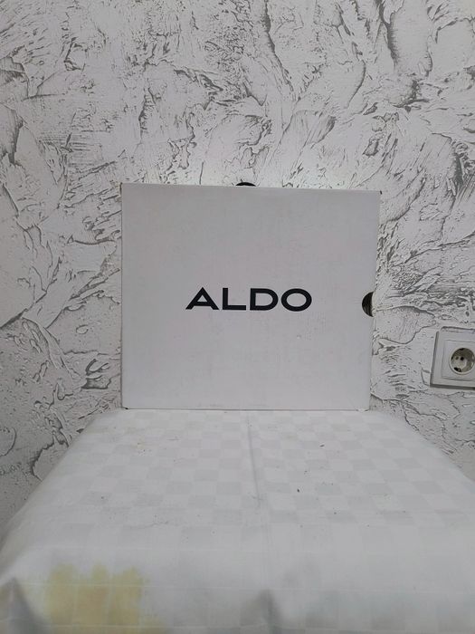 Продавам НОВИ ALDO Боти от Естествена Кожа с Неонови Връзки