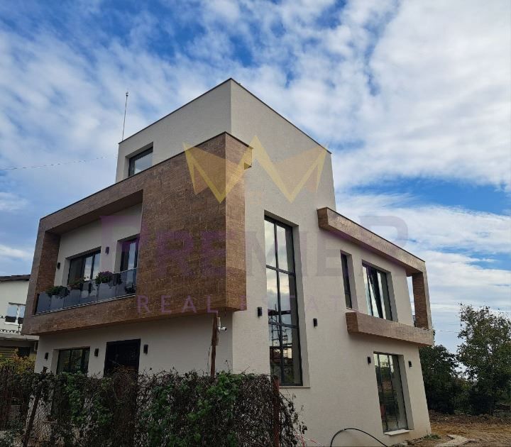 Къща в Варна-м-т Евксиноград площ 350 цена 530000