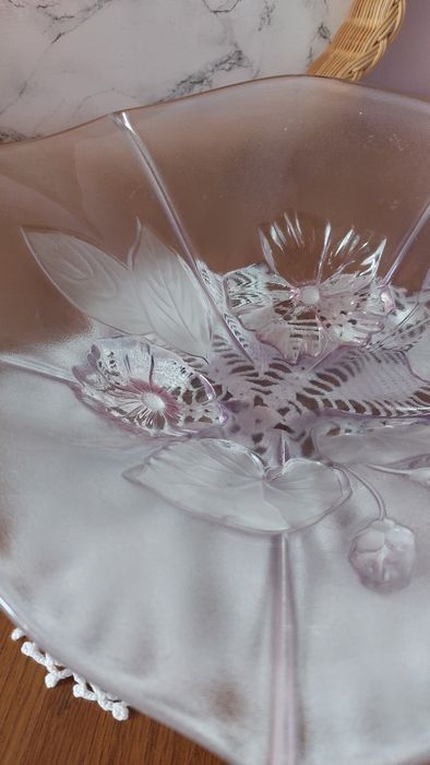 Голяма стъклена фруктиера. Подходяща за плодове.