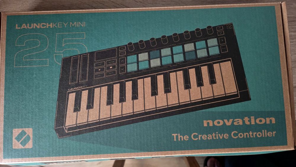 Миди контроллер Novation launchkey 25 mk4