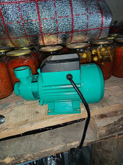 Iwlamagan yomg'irda qolgan zanglagan