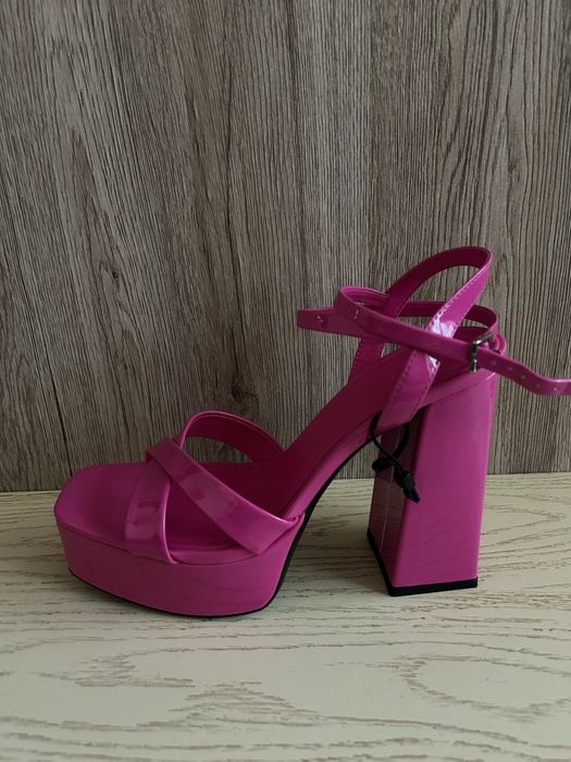 ZARA Нови с етикета дамски сандали 38-ми номер