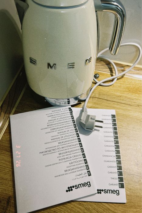 Чайник smeg,бежовый