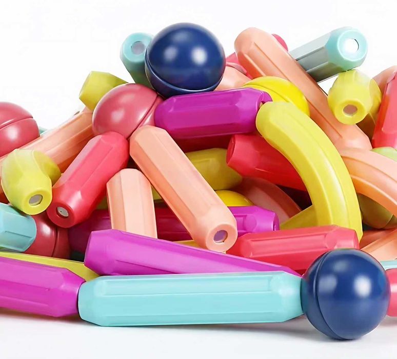 ДВА комплекта магнитни конструктора по 64 бр. всеки (128 бр.) за 35€ лв.